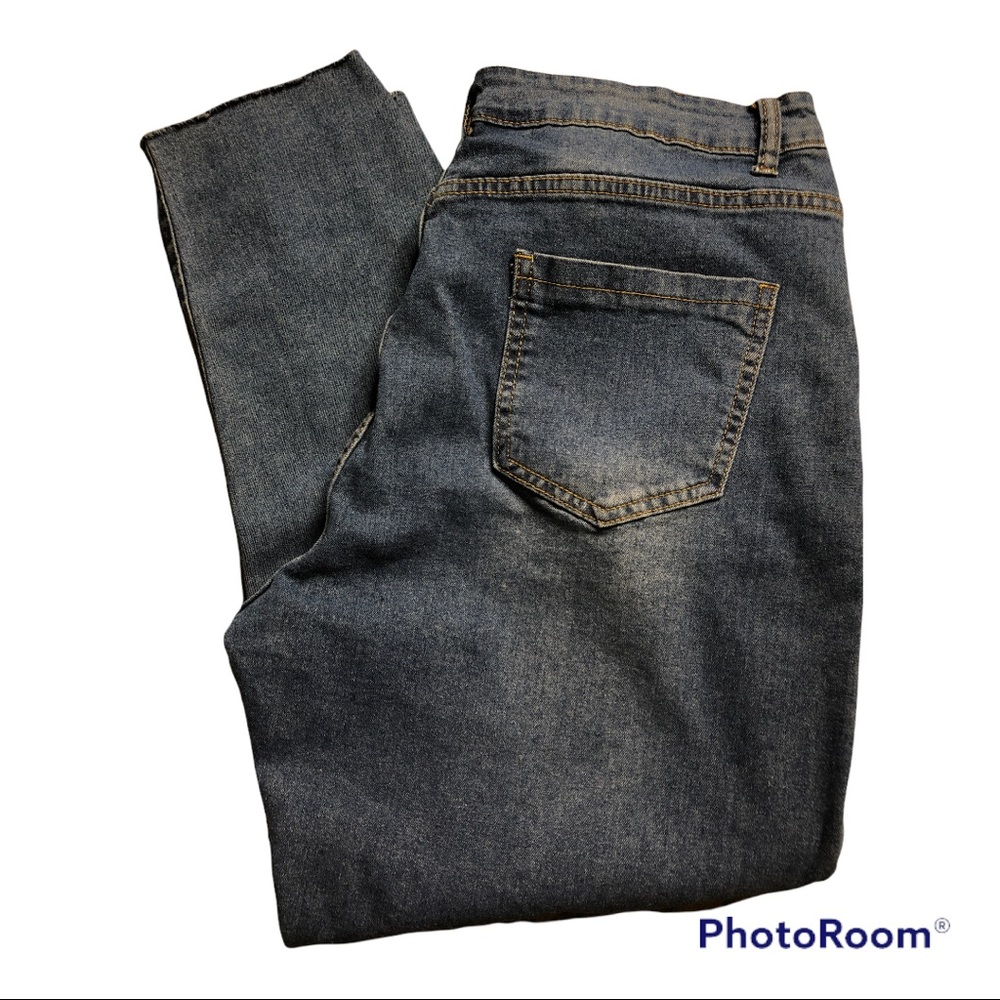 med wash rough hem woman’s jeans size 1 XL Shein